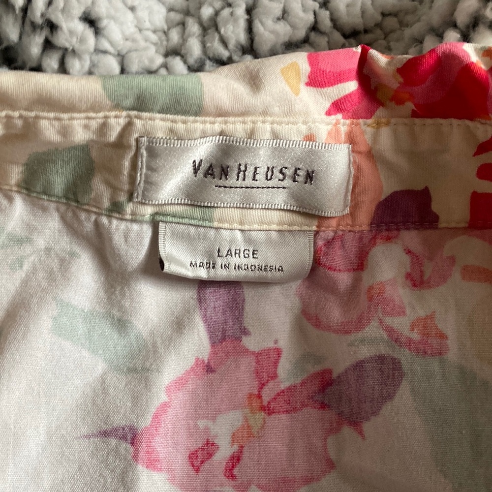 3/4 length sleeve  ability to roll up and loop sleeve